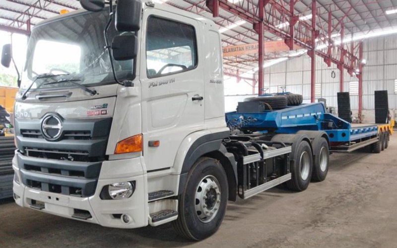 Harga Truk Lowbed Trailer Hino 500 Kapasitas 60 Ton